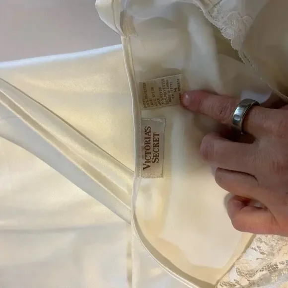 Vintage Gold label Victoria Secret ivory white night gown M - Picture 8 of 10